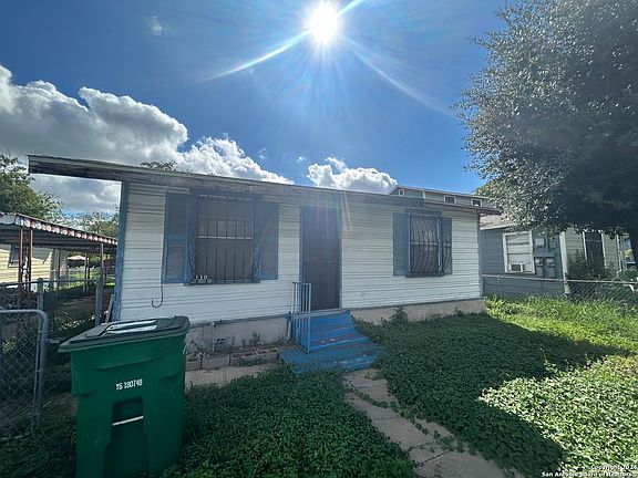 2nd image of 110 ESMERALDA DR