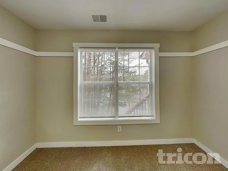 1048 Whispering Woods Dr — Photo 10