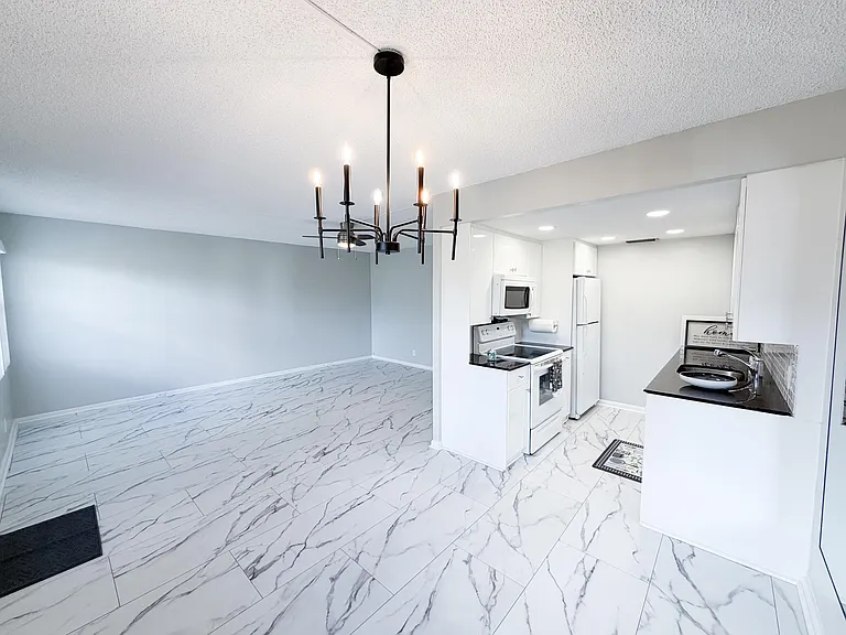 3085 Cornwall E — Photo 9