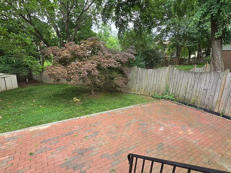 8201 Hensley Ct — Photo 35