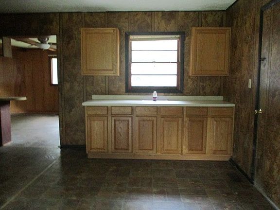 5th image of 912 Barbara Cir