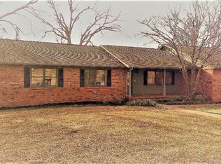211 Walnut Cir, Grove, OK 74344