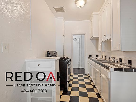 2nd image of 849 1/4 S Oxford Ave #102