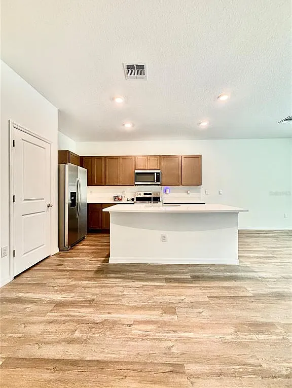 3 bed, 2.5 bath, 1673 sqft, $2,150 — Photo 2
