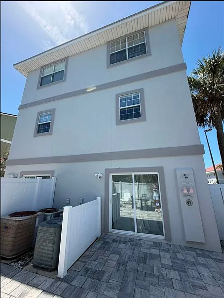 3 bed, 3.5 bath, 1800 sqft, $4,250 — Photo 3