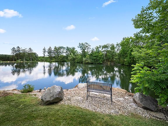 3rd image of 930 Retreat Ln