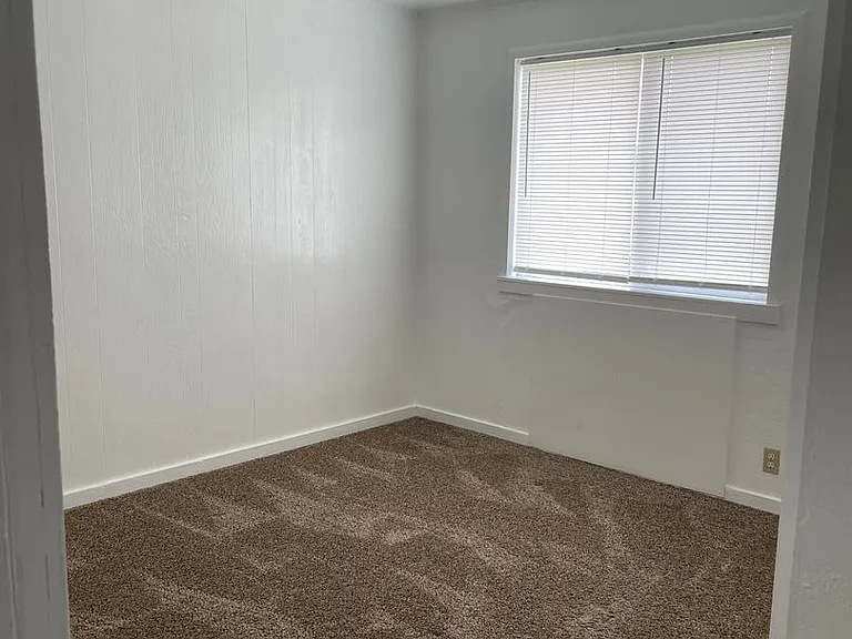 650 Dearborn Ave — Photo 4