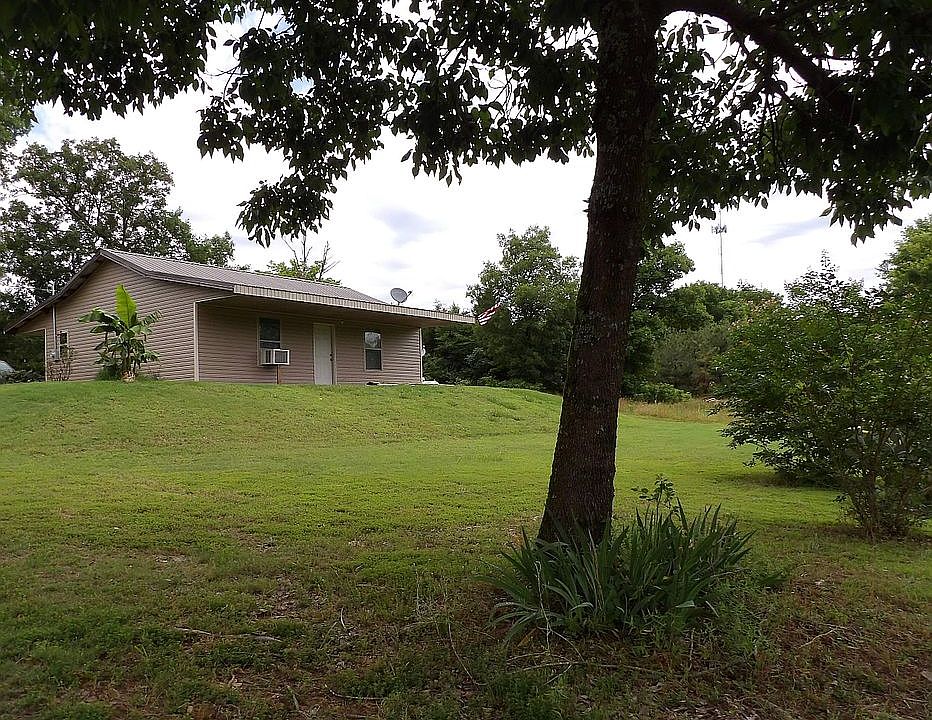 2nd image of 192 Bennett Cir