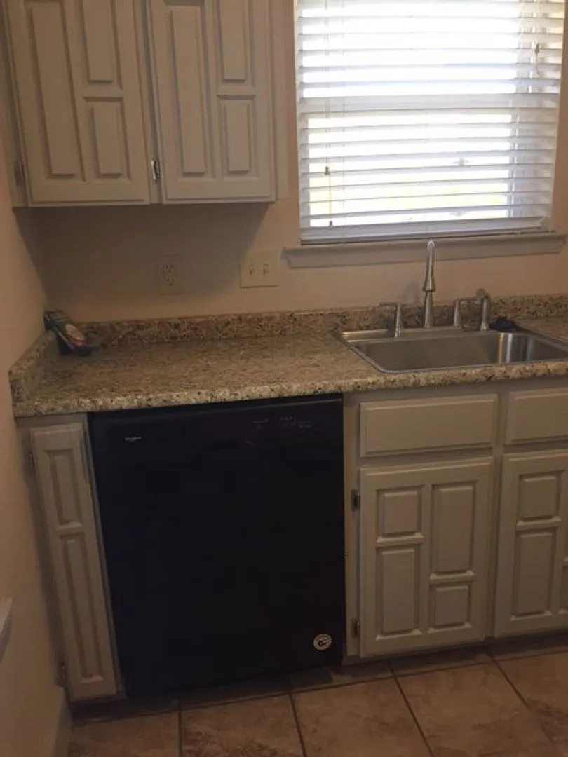 Cute, updated 2 bedroom half duplex in Frisco! — Photo 4
