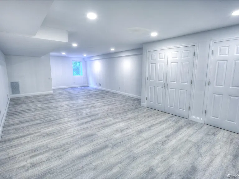 12 Yennicock Ave — Photo 27