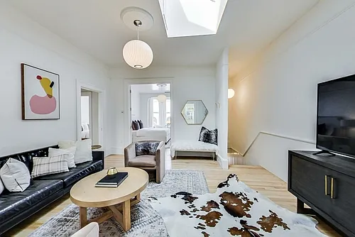 Prime Hayes Valley- Charming Remodeled Top Floor 3bd/2ba Flat W/ Hwd, In Unit W/D & Deck At Hayes... — Photo 2