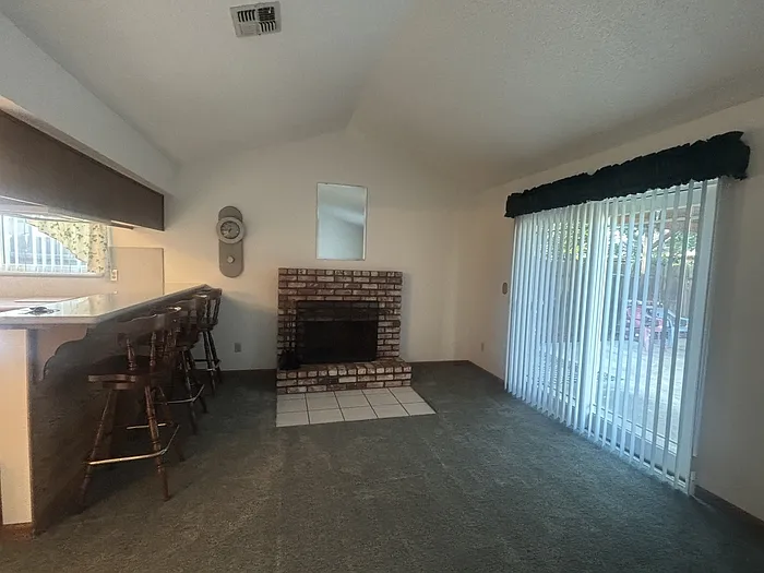 1712 Shasta Ct — Photo 4