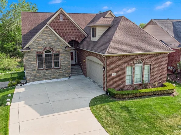 5476 Pinnacle Ct, Ann Arbor, MI 48108