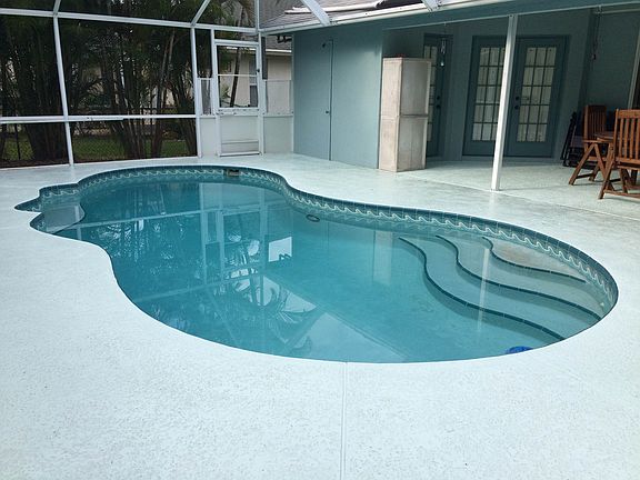 Pool with screen enclosure