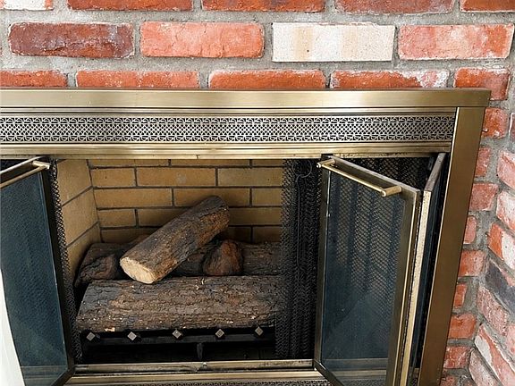 4th image of 1231 Meadowland Dr