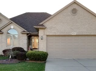 48353 Jefferson Dr, Macomb, MI 48044