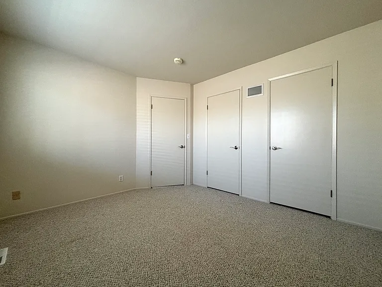 653 Bayview Dr — Photo 25