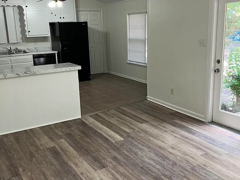 1225 Lambard Dr — Photo 3