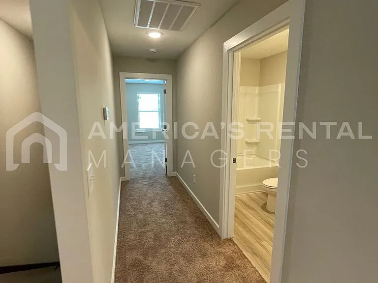 55 Kings Way — Photo 38