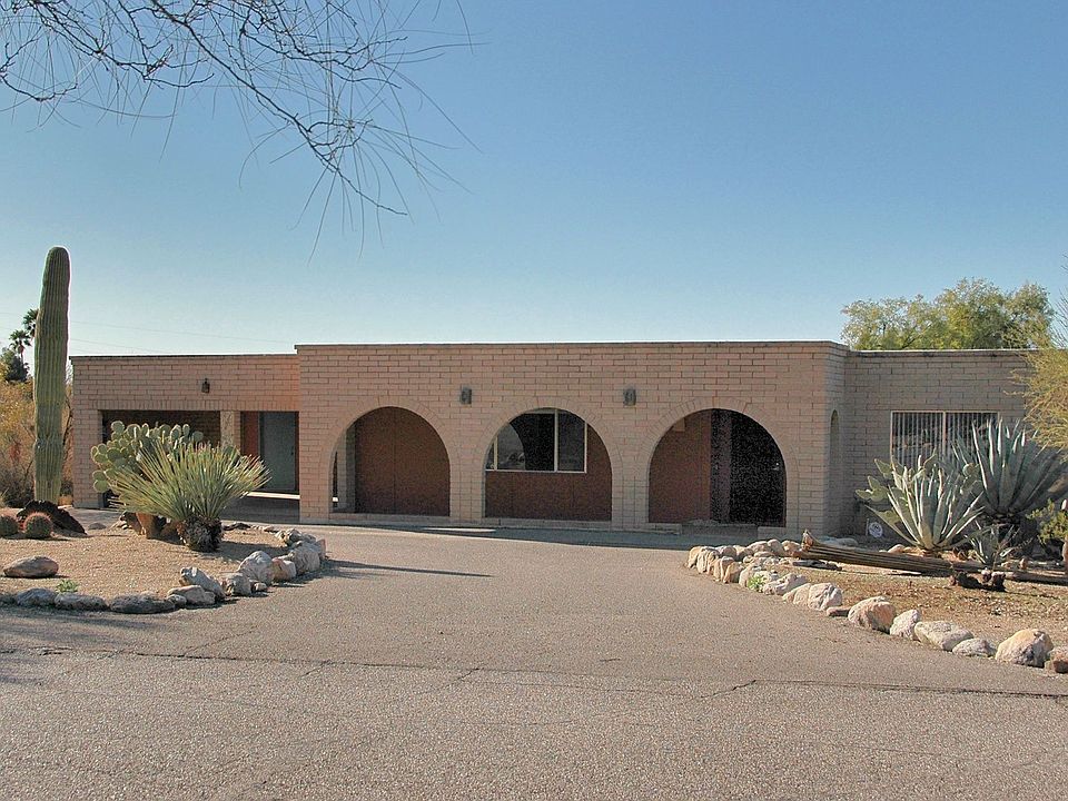 2nd image of 3940 E Alvernon Cir