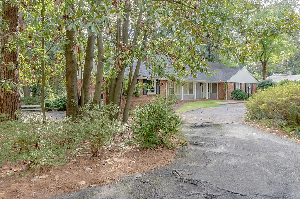 422 Oak Ave photo 1
