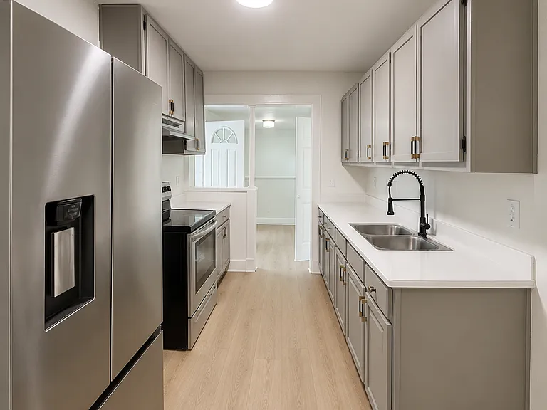 910 Highland Ave — Photo 6