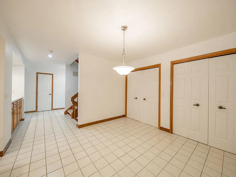5751 Som Center Rd — Photo 17