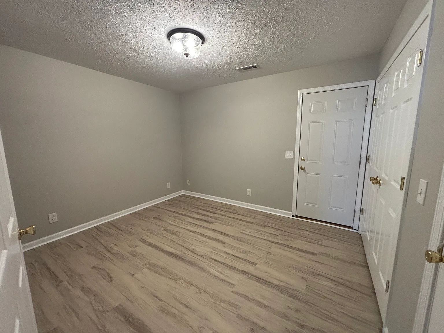 1230 N Willow Ave — Photo 4