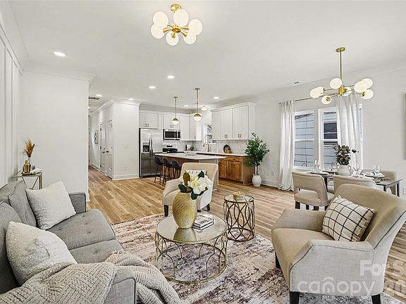 5th image of 3209 Ross Ave