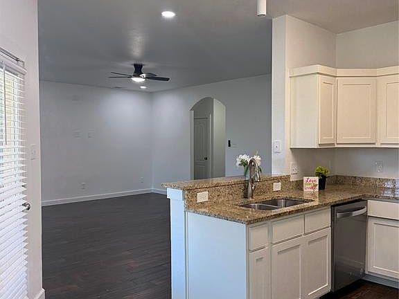 4th image of 310 Millstone Dr