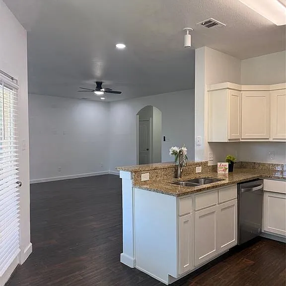 310 Millstone Dr — Photo 2
