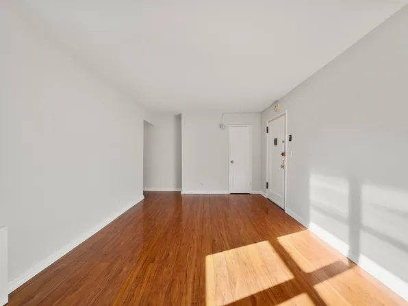 2337 Hudson Terrace image 14 of 23