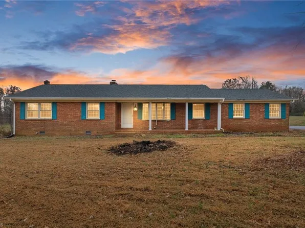 871 Gold Hill Rd, Madison, NC 27025