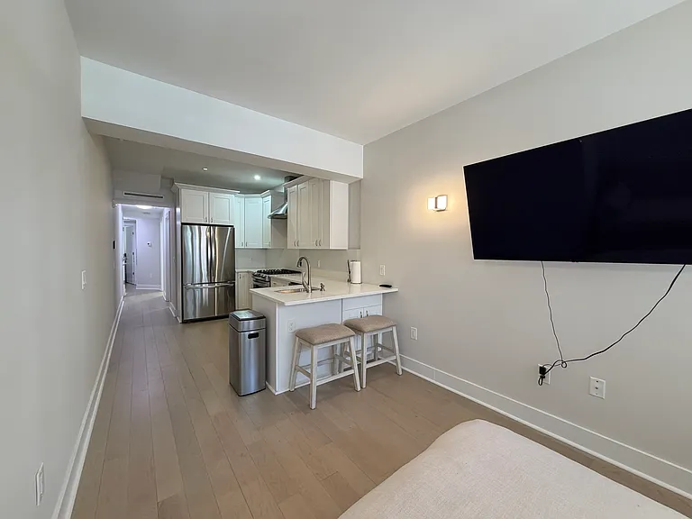 307 3rd St #1 — Photo 2