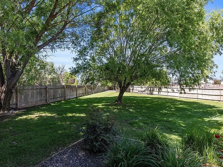 3907 N Abbott St — Photo 30