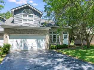 205 Lorien Ct, Dundee, IL 60118