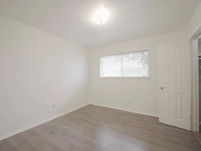 9811 Mango St — Photo 21
