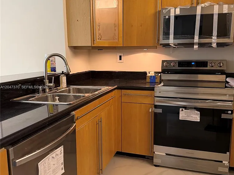 555 NE 15th St #23D — Photo 7