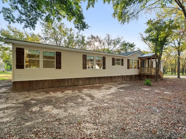 114 Kingswood Dr, Streetman, TX 75859