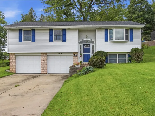 1019 Copsewood Dr, Bethel Park, PA 15102