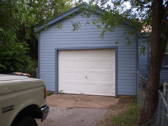 2nd image of 1510 1/2 NW Baldwin Ave
