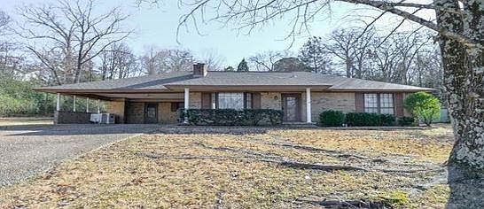 This is view of front of the house from the cul-de-sac (33rd Circle). Two car carport is on the left side