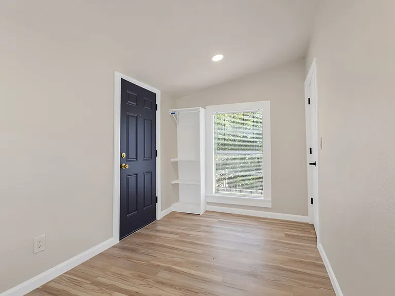 1710 N Navidad St — Photo 12