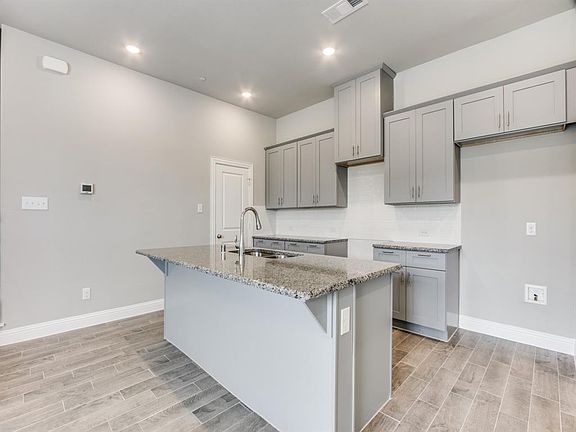 2nd image of 6253 Blythe Dr