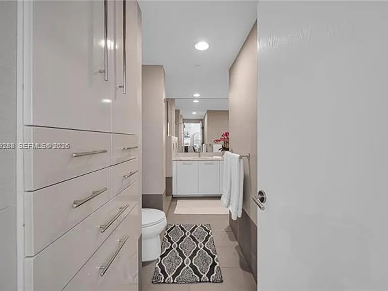 55 SE 6th St #1803 — Photo 42