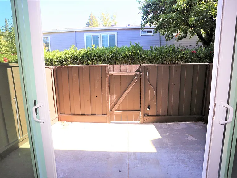 1587 Oxford St #14 — Photo 10