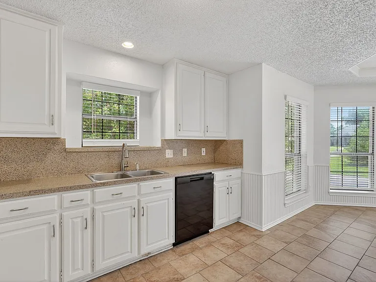 2403 Ridgevalley Dr — Photo 4