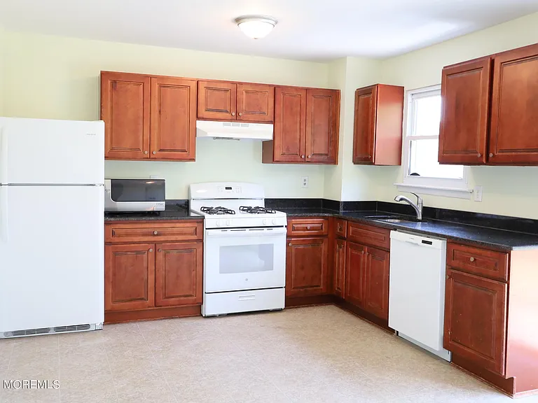 814 Laurel St — Photo 6