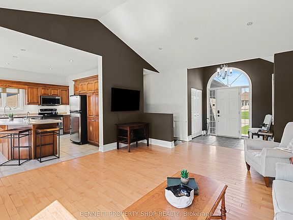 3rd image of 2030 Kingsley St
