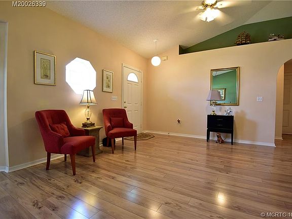 3rd image of 1050 SW Versailles Ave